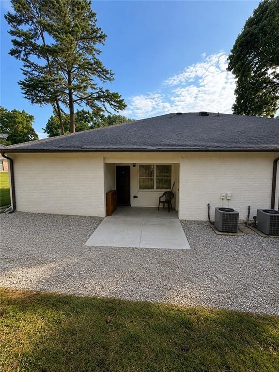 Building Photo - 1116 Summer Brook Rd