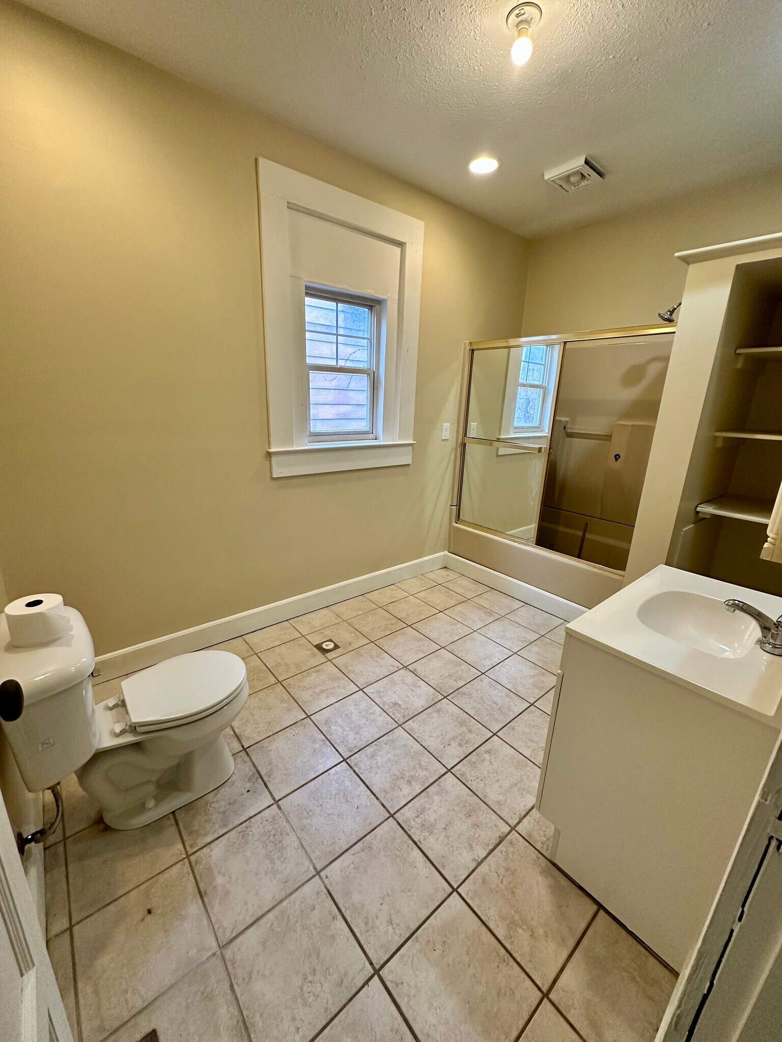 Building Photo - 735 Fountain Sq