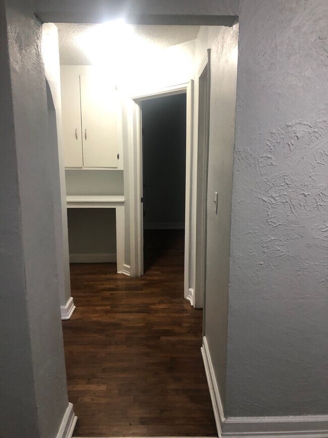 Building Photo - What a great price check this one out!