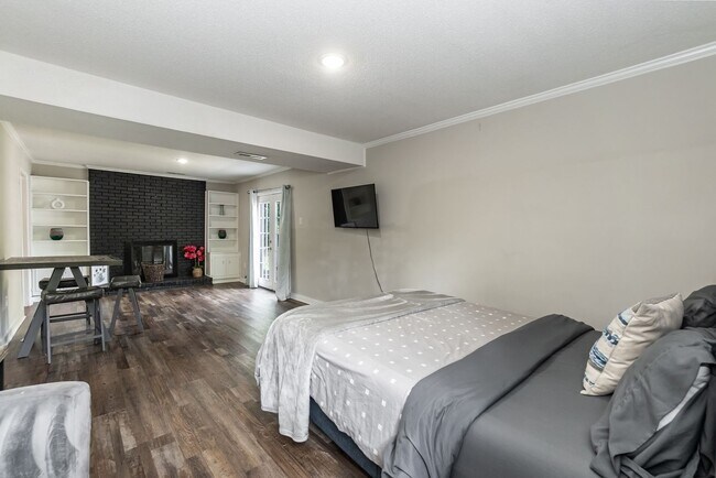 Building Photo - 2212 Foxtrot Rd