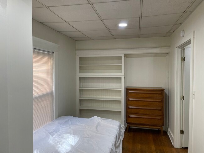 Bedroom 1 DS - 8 Park Pl