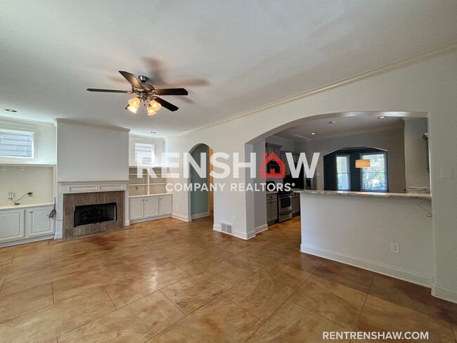 Building Photo - Vibrant Midtown Property - 3 Bedroom / 2.5...