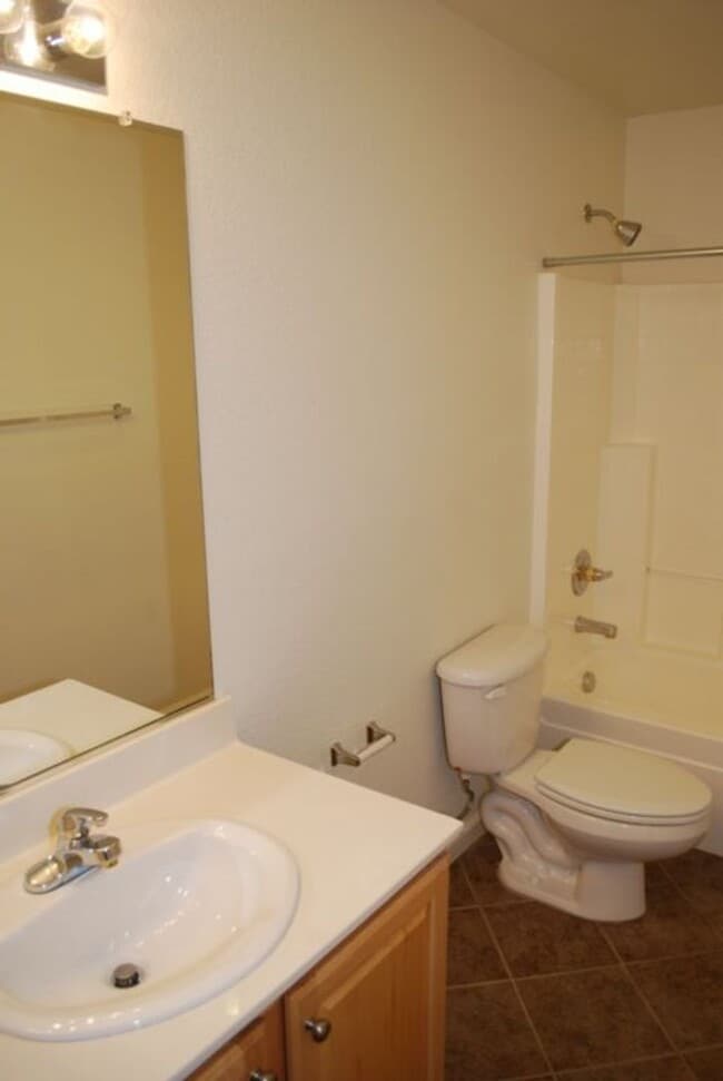 Building Photo - 6301 Bluebill Ct