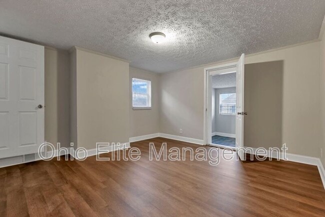 Building Photo - 85 1/2 S Wheatland Ave