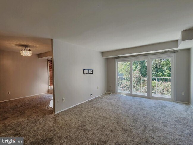 Building Photo - 11915 Parklawn Dr