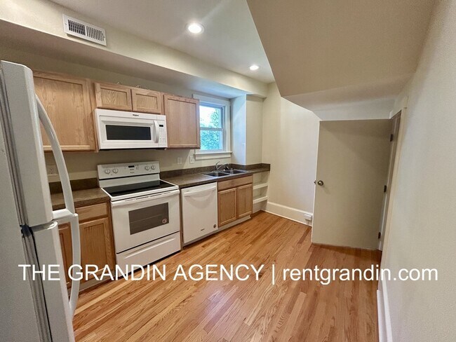 Building Photo - 1518 Wautauga St SW