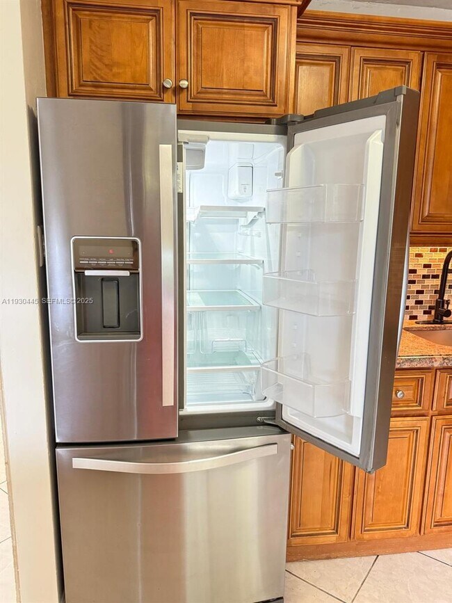 Building Photo - 671 NE 195th St