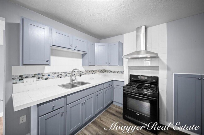 Building Photo - 921 4th St NW