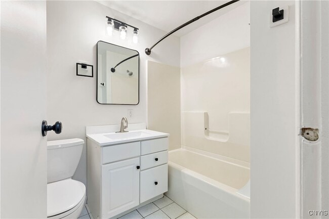 Building Photo - 25 Mcpherson St