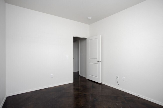 Building Photo - 5614 Gonzaga Ln