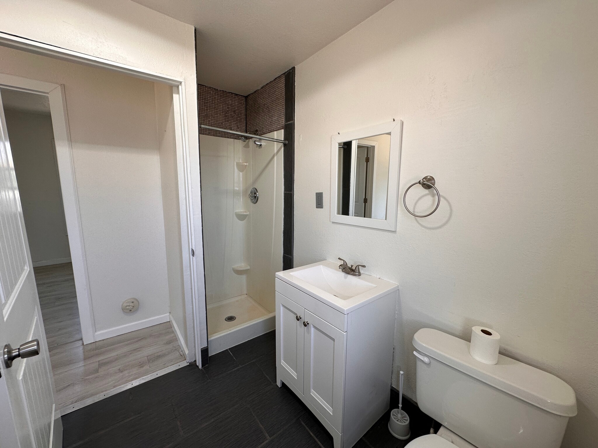 Bath - 1134 Brighton St