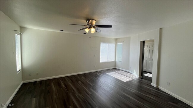 Building Photo - 537 Fiddlehead Ave