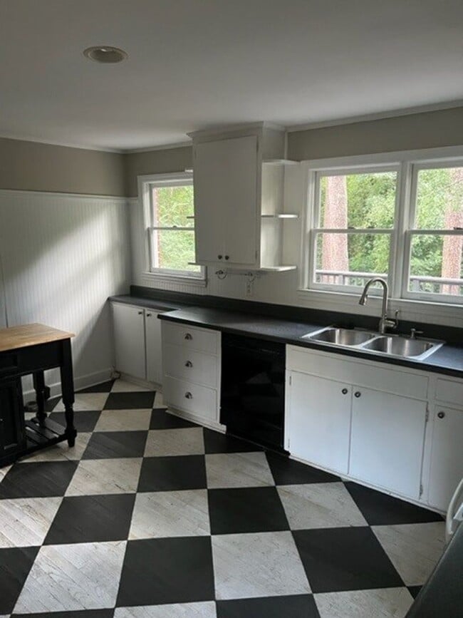 Building Photo - North Macon Home Move-In Ready