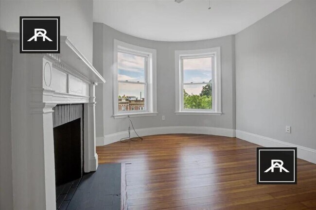 Building Photo - 3 bedroom in Brookline MA 02445