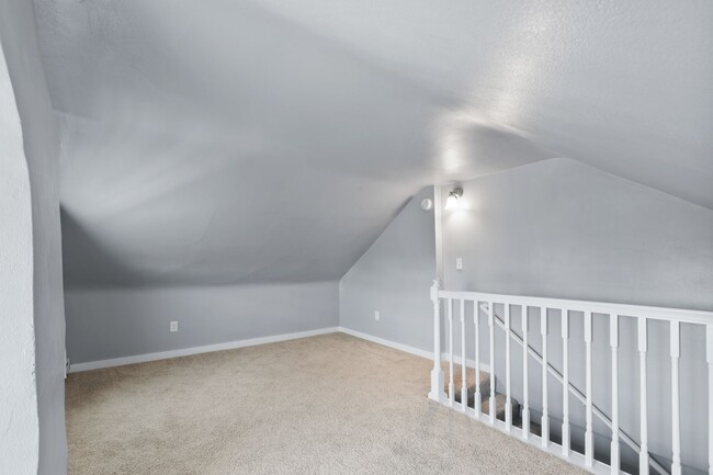Building Photo - Beautiful 3BR 2.5 BA Townhouse in Downtown...