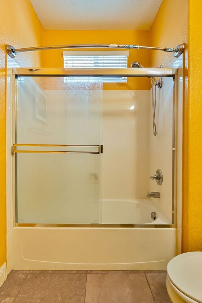 Building Photo - 9952 Spring View Way