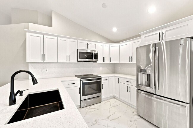 Building Photo - 3708 Kent Dr