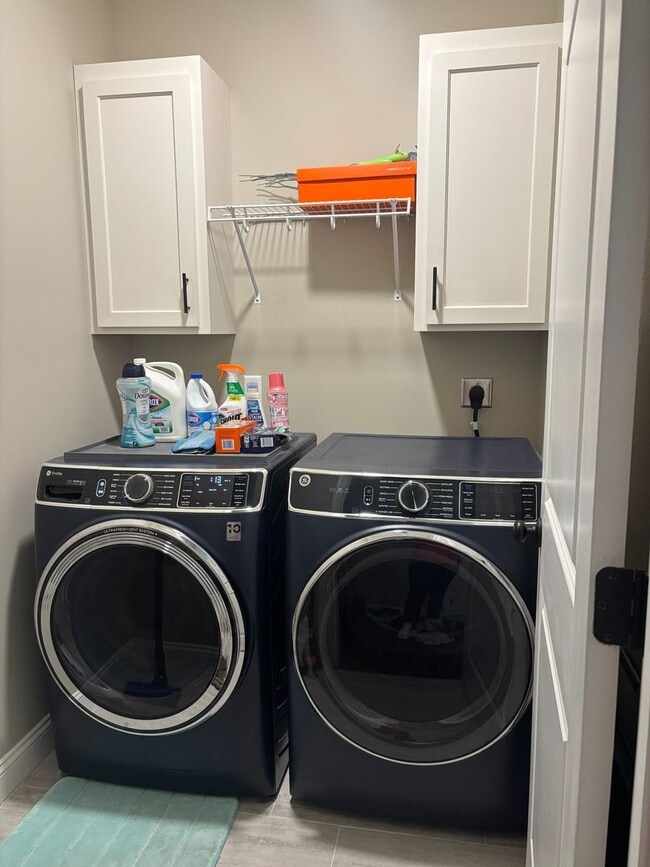 Building Photo - Spacious 4BR/3BA Creekside West Home with Screened Porch, Fenced Yard & 3-Car Garage