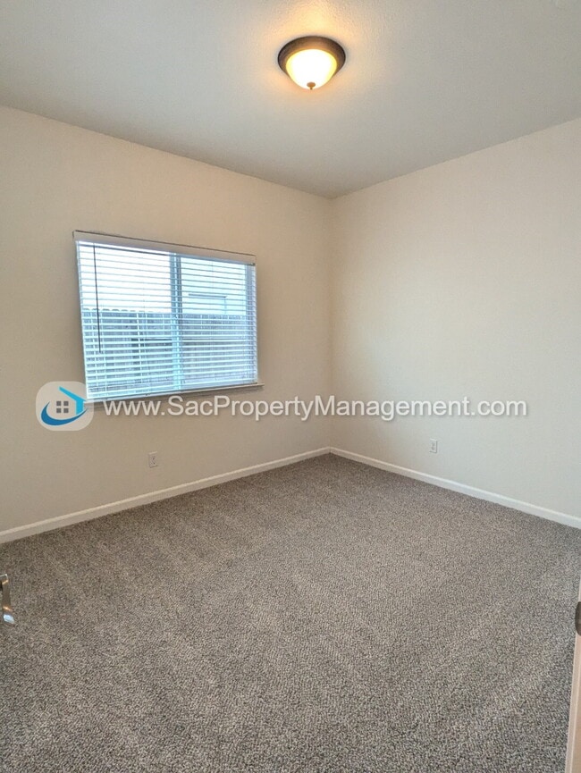 Building Photo - Amazing 4 Bedroom 2 Bathroom Home in a Qui...