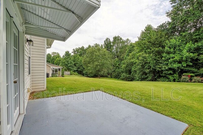 Building Photo - 140 Rounded Wing Dr