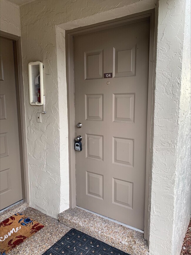 Building Photo - 508 Gardens Dr