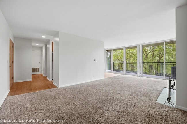 Building Photo - 5950 Oakwood Dr