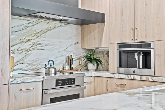 Building Photo - 777 N Ashley Dr