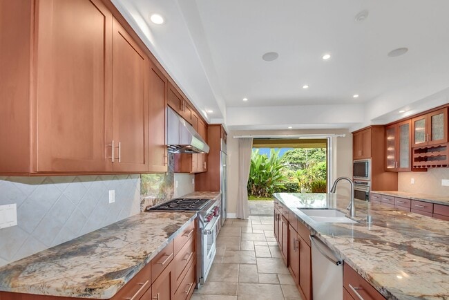 Building Photo - Ohai Estates 4 Bed 4.5 Bathroom Home Avail...