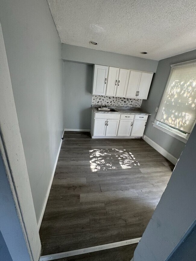 Building Photo - 2069 W 98th St
