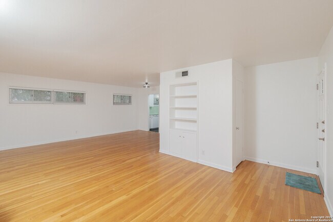 Building Photo - 103 Oakhurst Pl