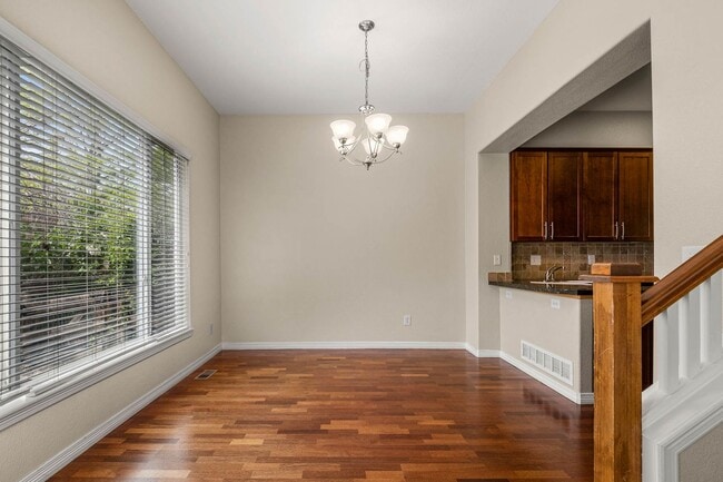 Building Photo - Spacious Townhome in Cherry Creek School District