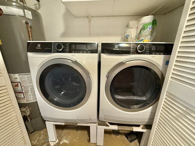 Building Photo - 1600 Banyan Dr