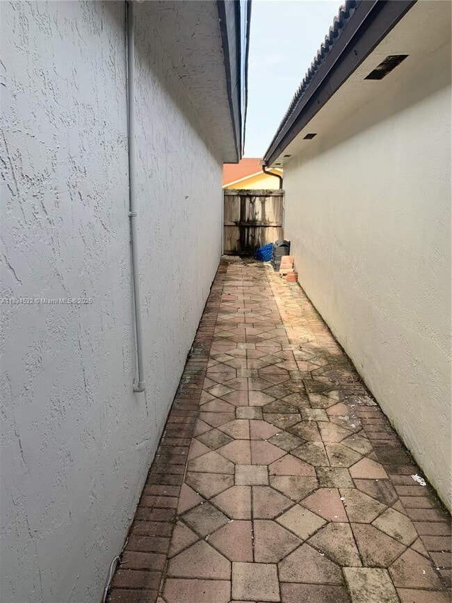 Building Photo - 4908 SW 143rd Ave