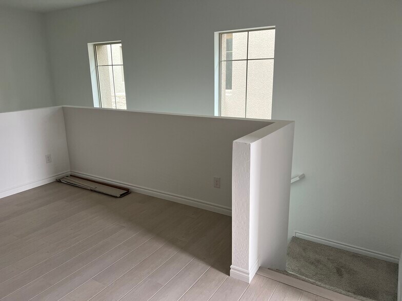 Building Photo - 600 N Carriage Hill Dr