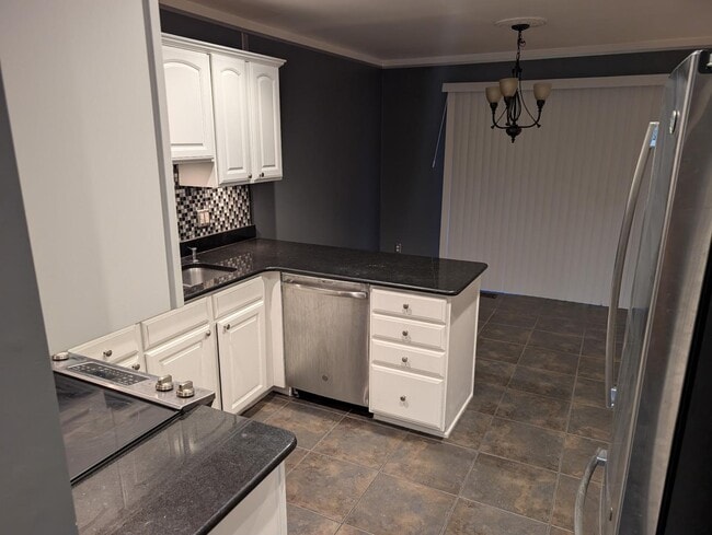 Building Photo - 24540 Pinehurst Ave