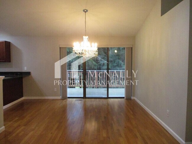 Building Photo - Spacious 3 Bedroom, 2.75 Bathroom Condo in Gig Harbor