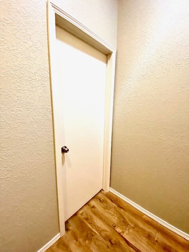 Building Photo - 4 Bedroom 2 bath Home in NW Boise