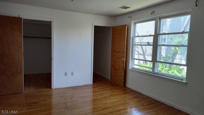 Building Photo - 540 15th Ave