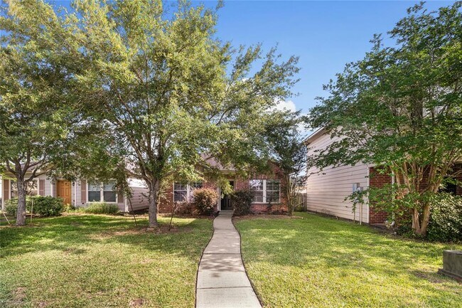 Building Photo - 1623 Royal Chase Dr