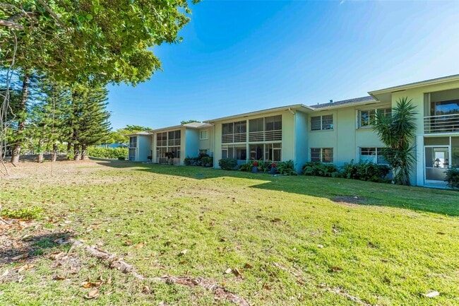 Building Photo - 2300 SW 22nd Ave