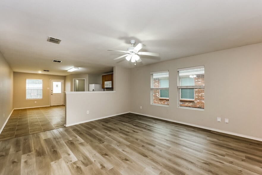 Building Photo - 1304 Castle Ridge Rd