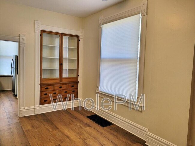 Building Photo - 721 Elati St