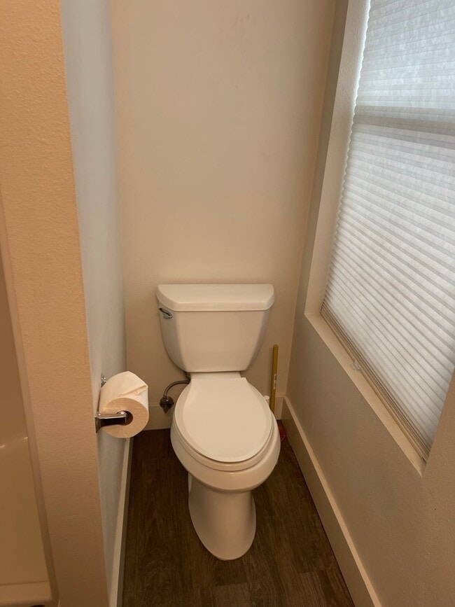 Building Photo - FURNISHED 1 BEDROOM 1 BATH APARTMENT  - BREMERTON