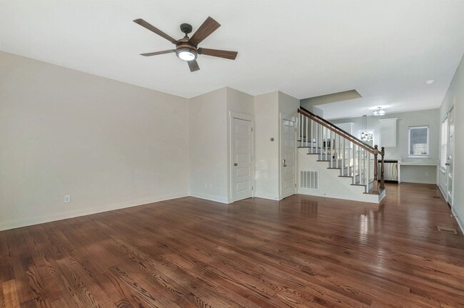 Building Photo - Modern Living in Downtown Nashville!