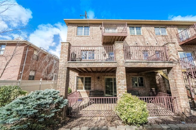 Building Photo - 2132 Linwood Ave