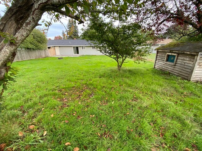 Building Photo - 309 Choker St SE