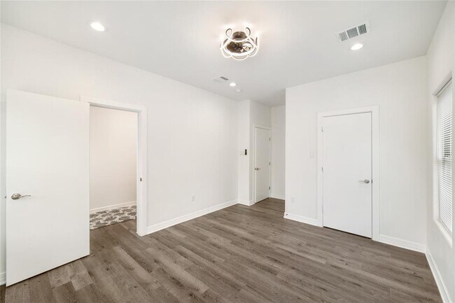 Building Photo - 2336 Charles Rd