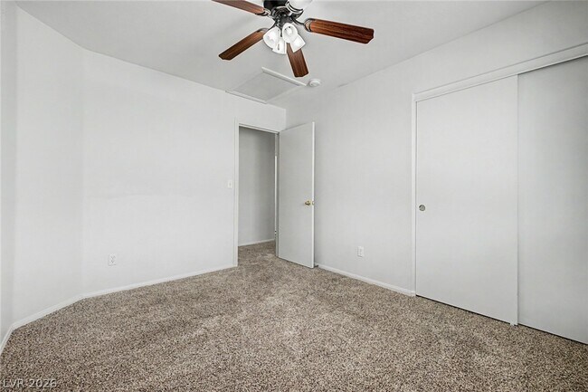 Building Photo - 2392 Predera Ave
