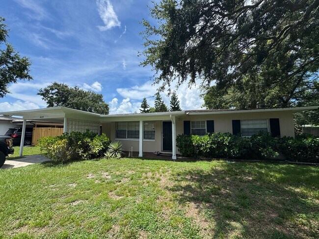 Primary Photo - Well Kept house in quiet nice neighborhood!