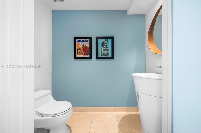 Building Photo - 848 Brickell Key Dr